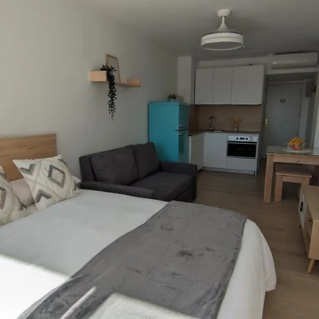 Estudio Con Aire Acondicionado דירה